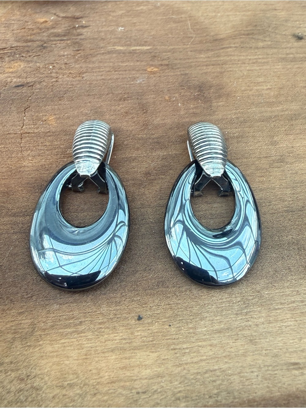 Vintage Door knocker Hematite and  Silver-Tone Oval Drop Clip Earrings - Picture 5 of 6